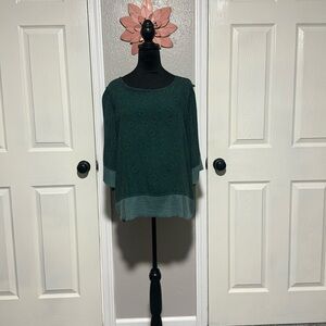 Gimmicks green with blue floral print top - size medium